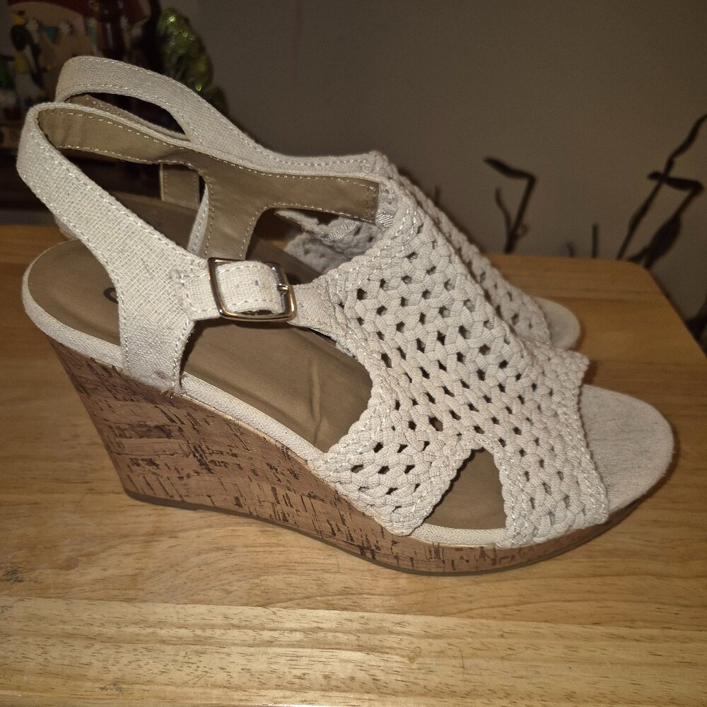 SO Women's Wedge Platform Beige Sandal Size 9